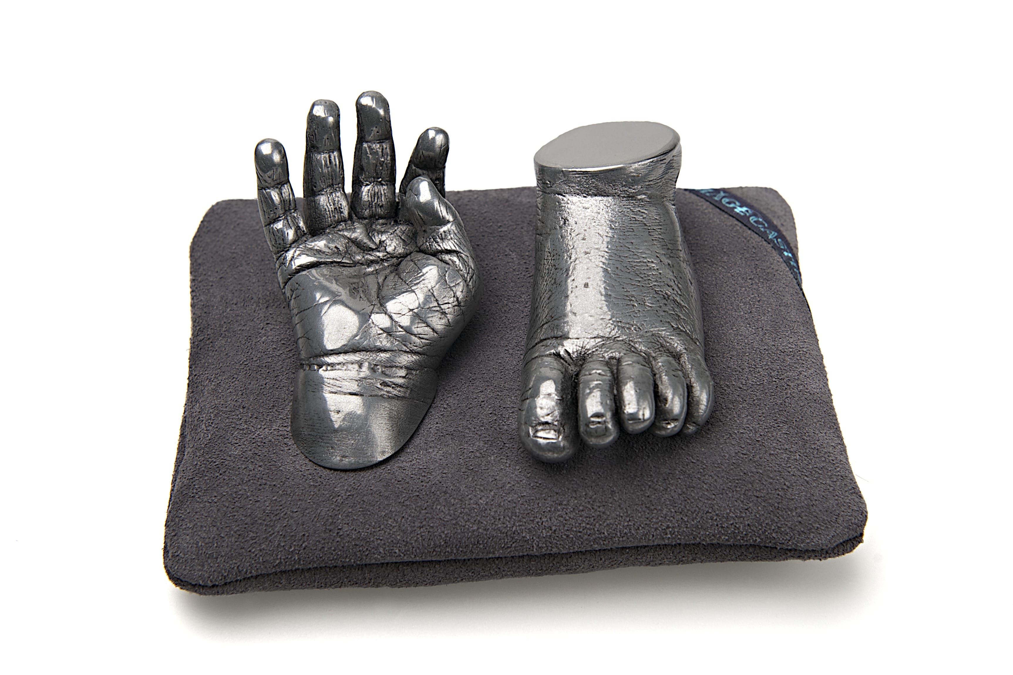 The Right Material to Cast a Baby's Hand or Foot