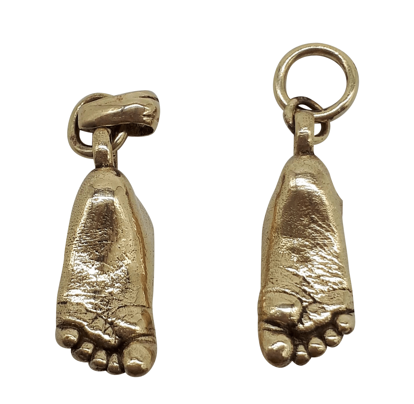 Two baby feet charms in yellow gold